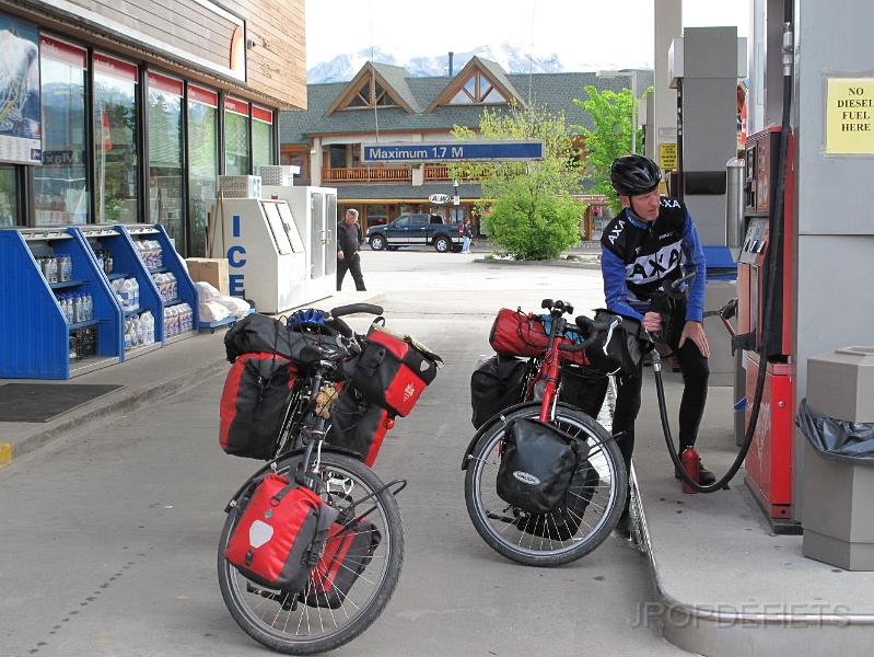 Canada-2012-039.JPG - Tanken, ongeveer 25 cent voor een halve liter