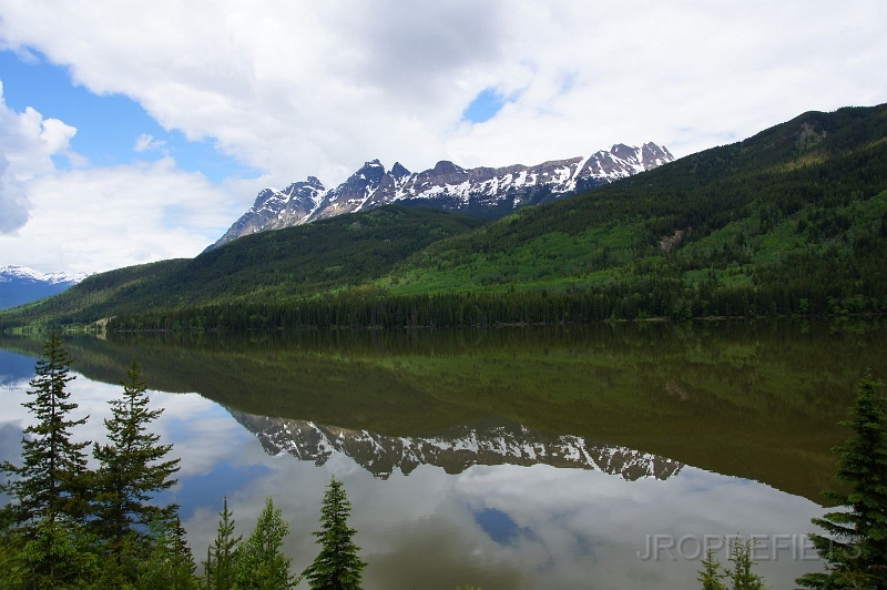 Canada-2012-041.JPG - Yellowhead lake
