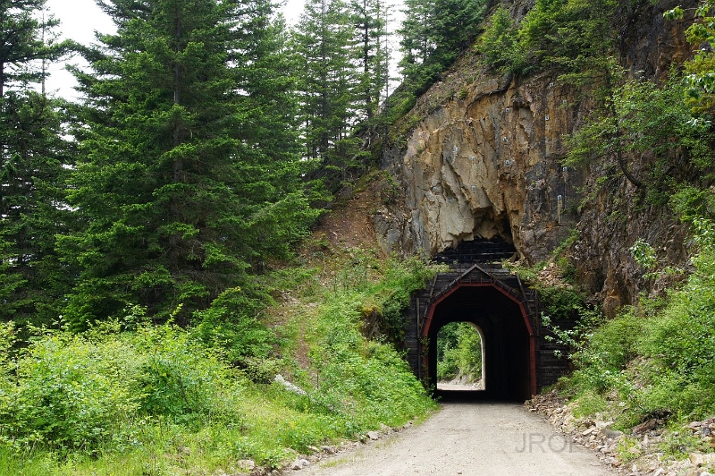 Canada-2012-092.JPG - Pipe line road