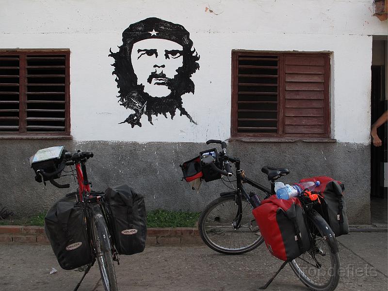 IMG_0324.JPG - Che is overal