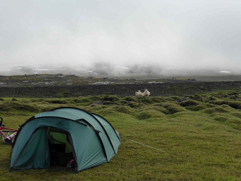 2016-ijsland-097.jpg - kamperen op de Oxi pas, in de ochtend