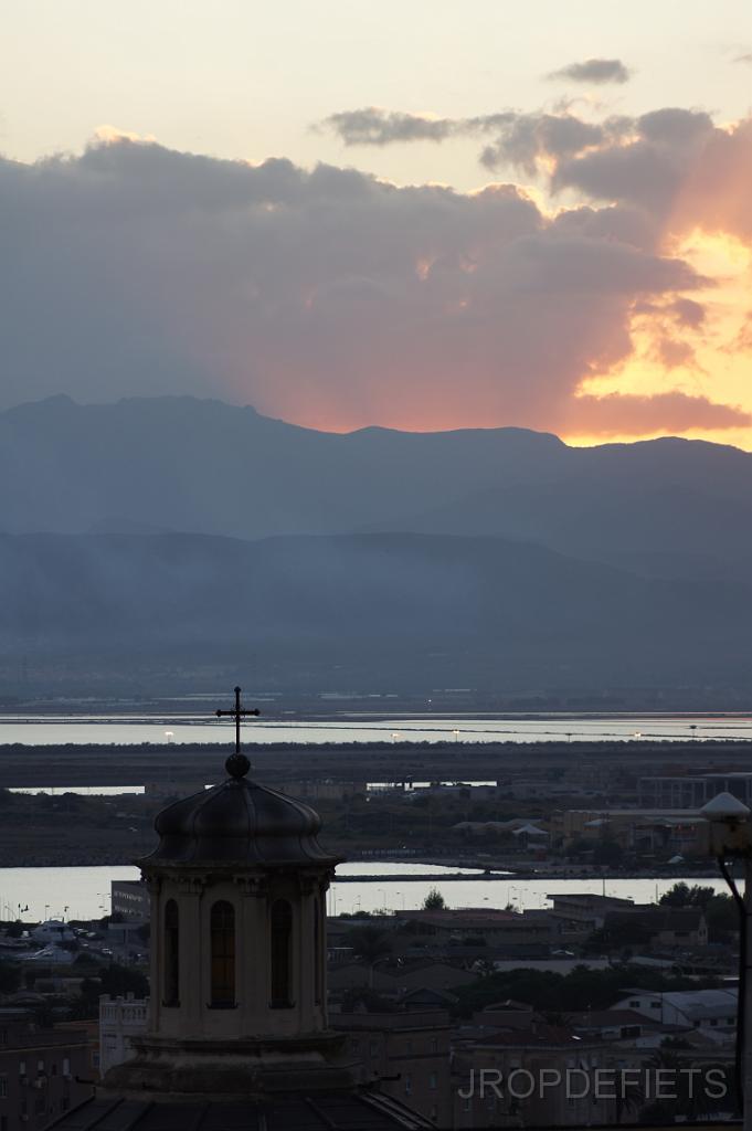 DSC04197.JPG - Cagliari met de stagno's op de achtergrond