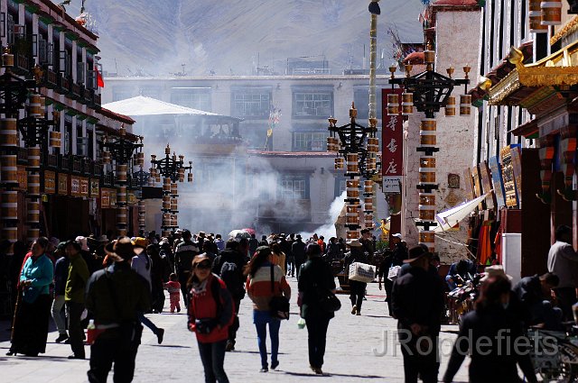 DSC02753.JPG - Lhasa, rondgang rond de Jokhang tempel