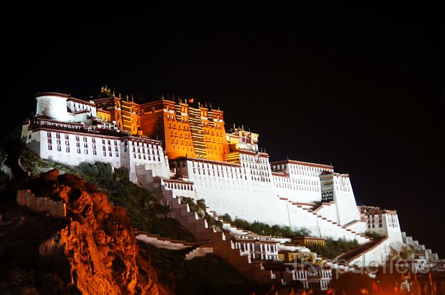 DSC03044.JPG - Lhasa, Potala paleis bij nacht
