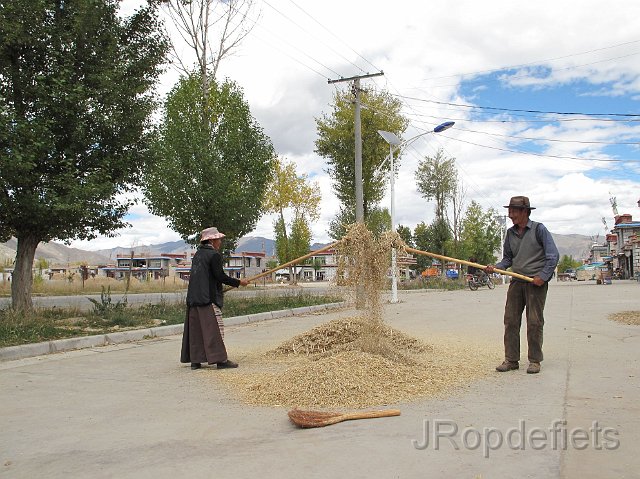 IMG_1255.JPG - op weg naar Lhasa vanaf Ganden klooster