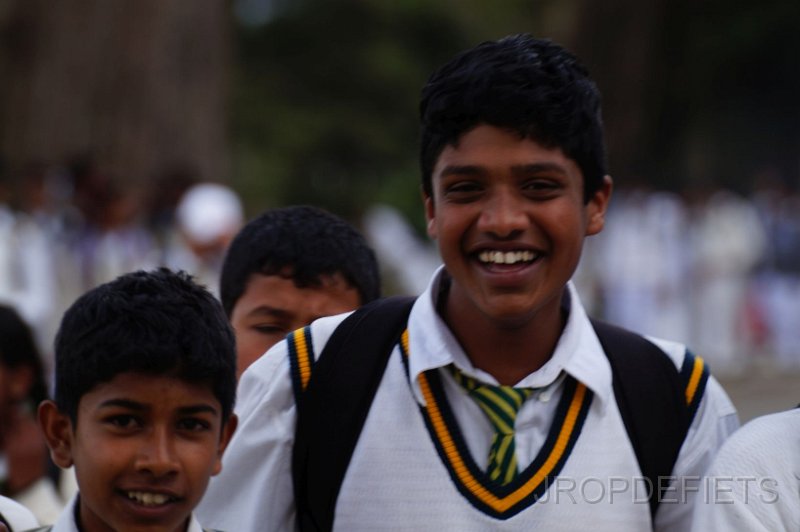 2014-sri-lanka-085.jpg - Schooljeugd in Nuwara Eliya