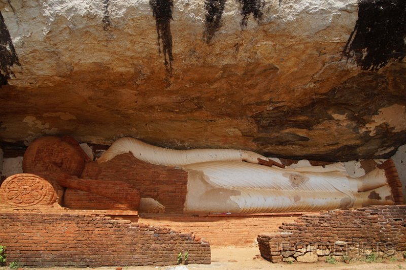 2014-sri-lanka-119.jpg - Sigiriya, Boeddha op de kleine rots