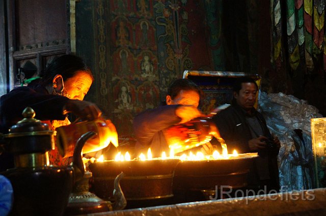 DSC03177.JPG - Gyantse, Kumbum tempel, yakboter lichtjes